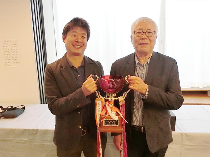 優勝された44期生の中島敦史さん(左)